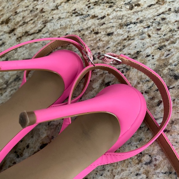 STEVE MADDEN - Hot Pink Sandals - Picture 3 of 5